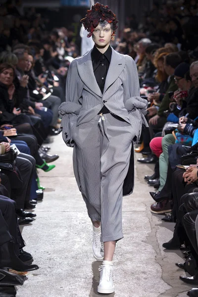 Look 15